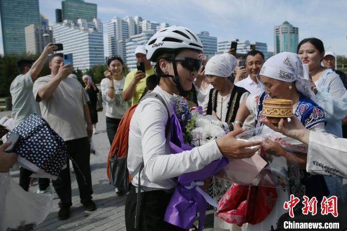 傲风A4电竞椅重磅上市一桌满足你的所有需求泛亚电竞(图6)