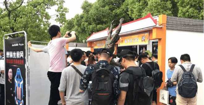 斗鱼节现场高达53万人次傲风携冯提莫、二珂数千主播空降武汉!泛亚电竞(图2)